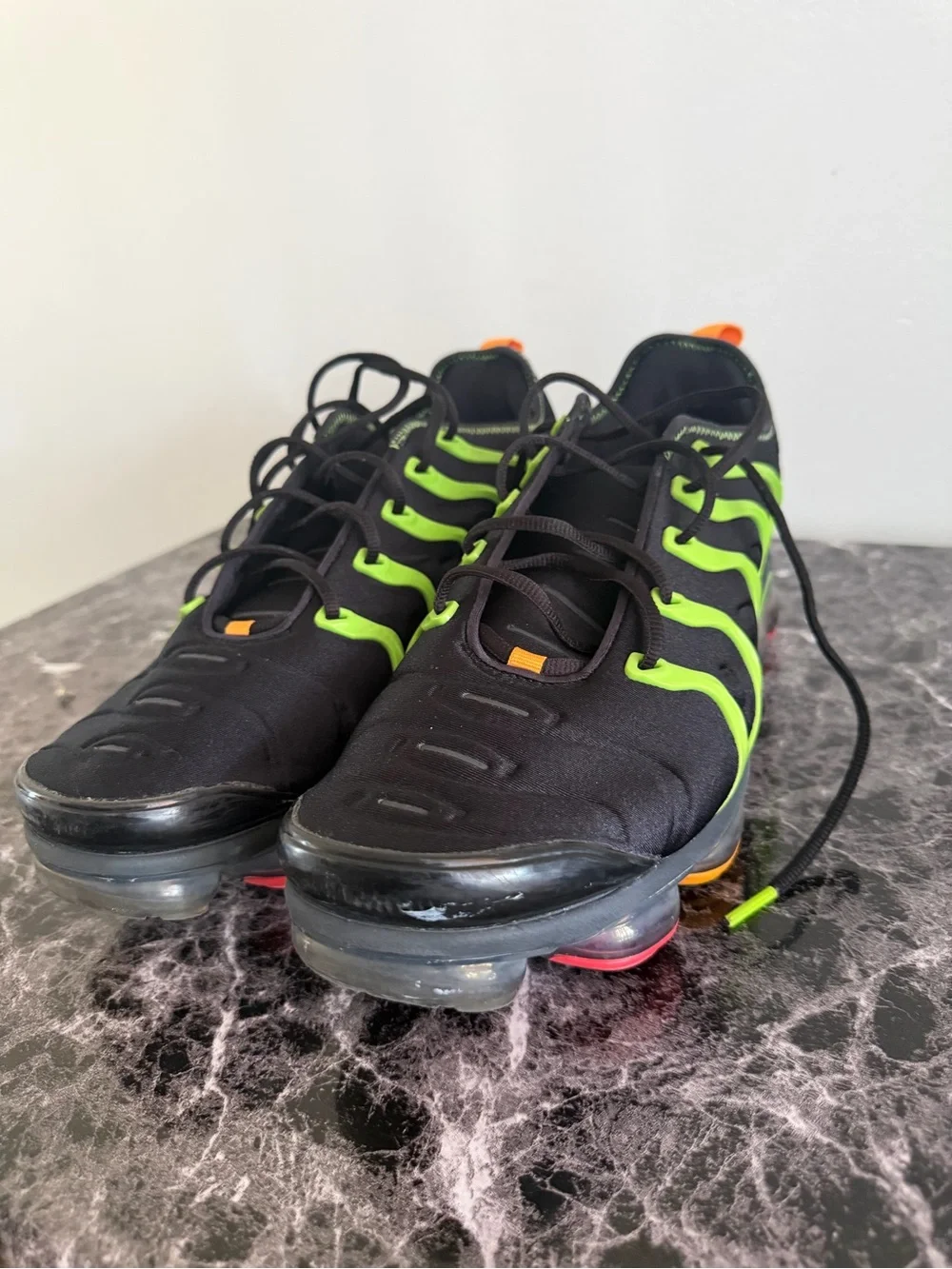 Nike Men's vapor max Black Athletic Sneakers with Neon Green Details - Picture 3 of 9